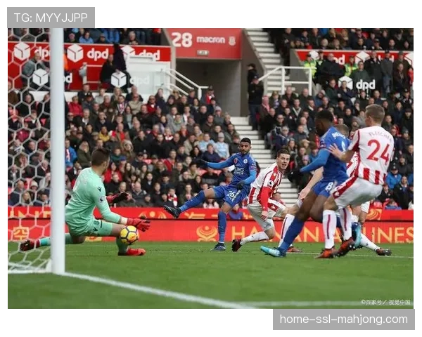 现场花絮：柏林联合对阵科隆，球迷暂停抗议活动，全场掌声致意患病小球迷